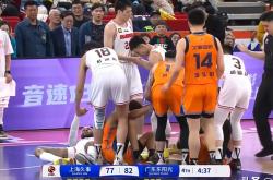 开云体育-包含广州富力队主场扼杀对手阻击的词条