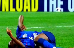 开云APP-阿贾克斯小将脚踝受伤住院，球队备战受影响的简单介绍