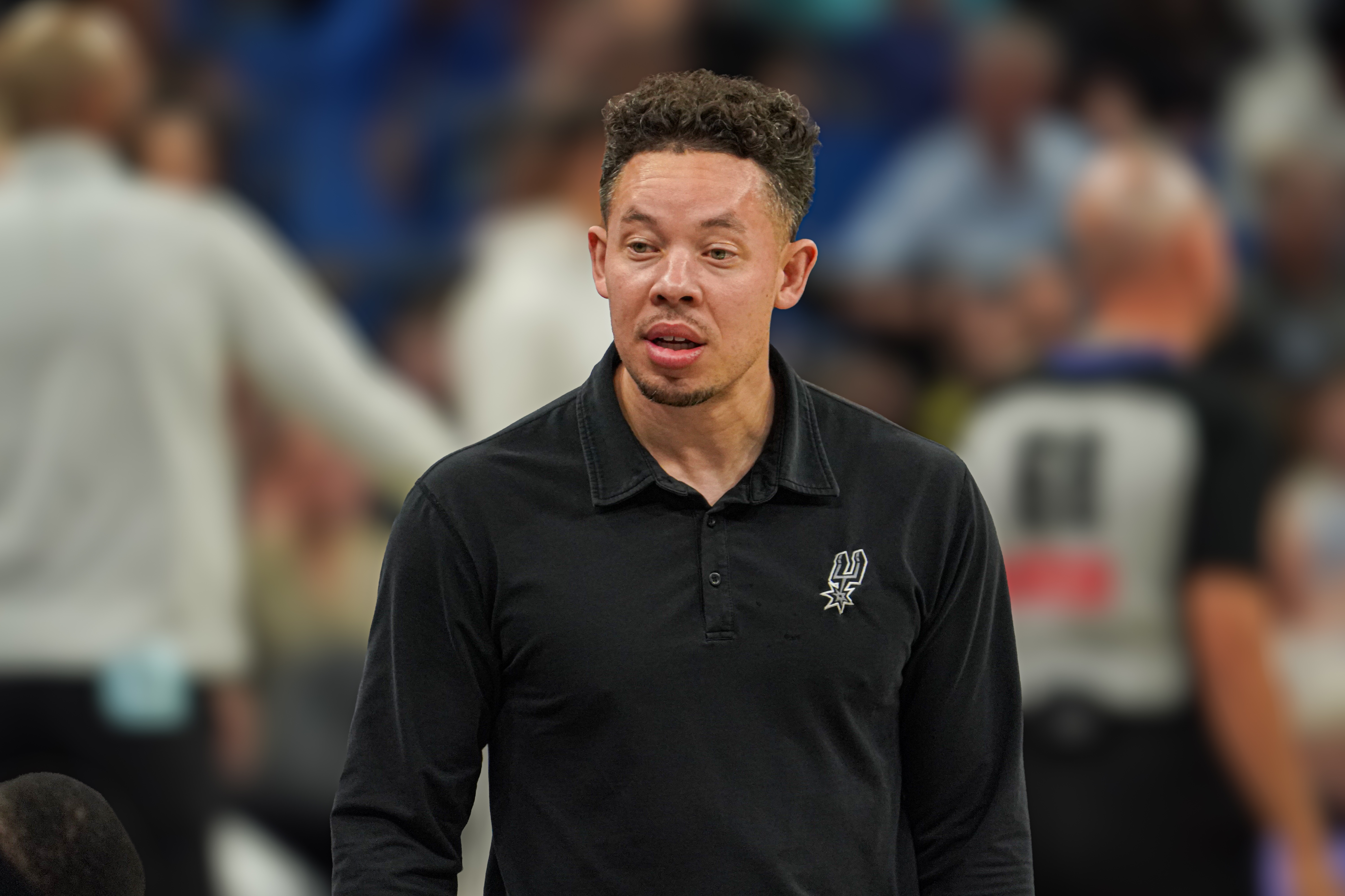 马刺球员集体表现低迷，主帅全力激励提振士气