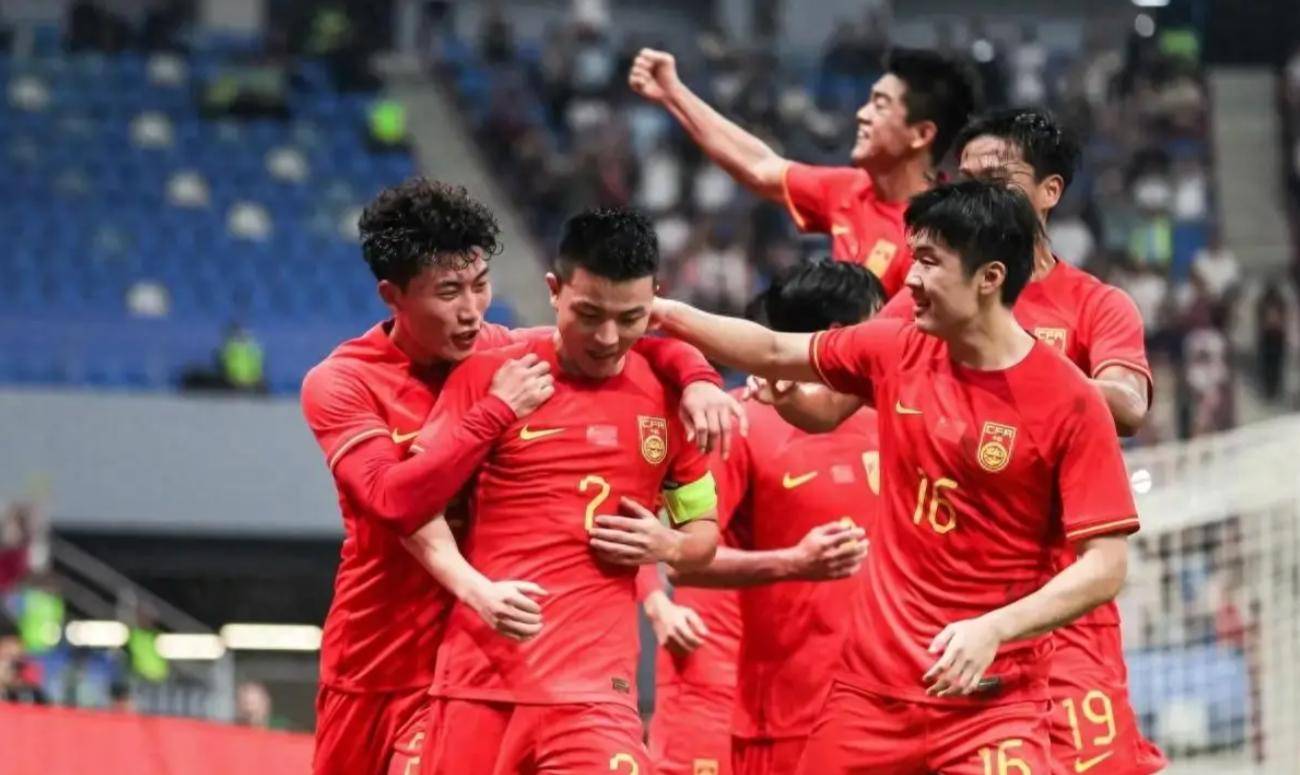 包含亚洲杯足球赛体现团队合作力量，中国选手备战有方的词条