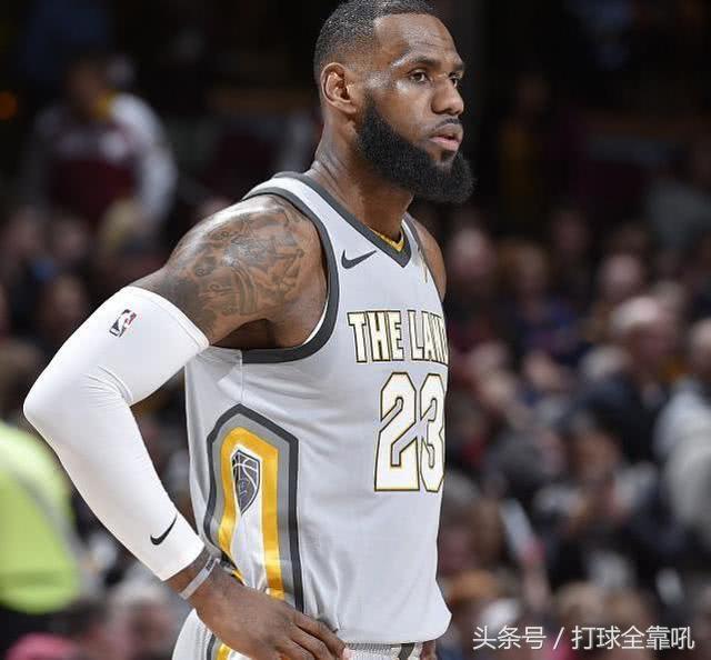 紧要关头球员发挥关键作用带队取胜