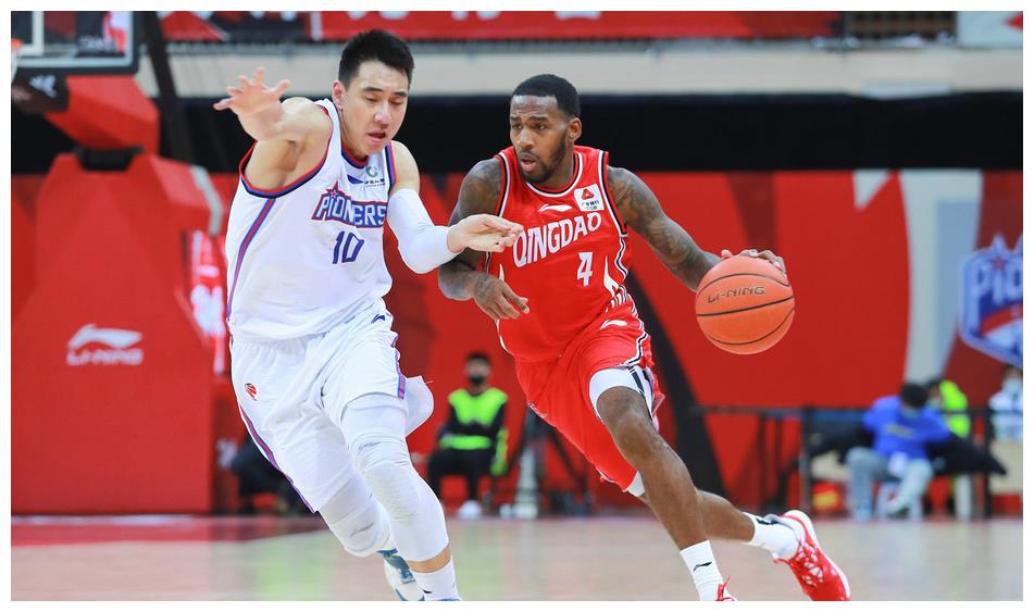 紧要关头球员发挥关键作用带队取胜