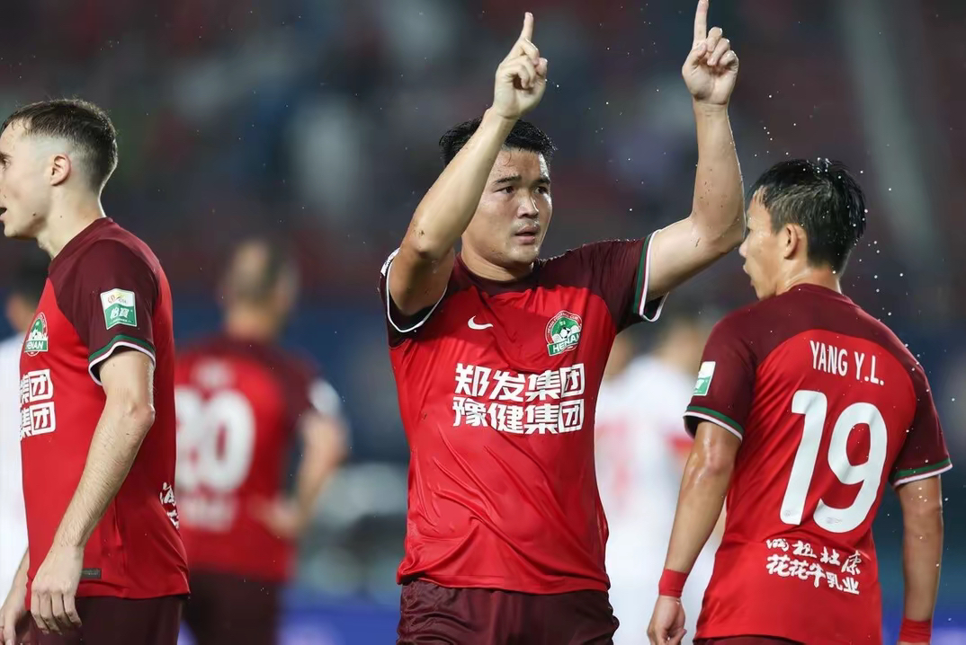 包含上海上港胜天津泰达,取得四连胜继续领跑积分榜的词条 包含上海上港胜天津泰达,取得四连胜继续领跑积分榜的词条